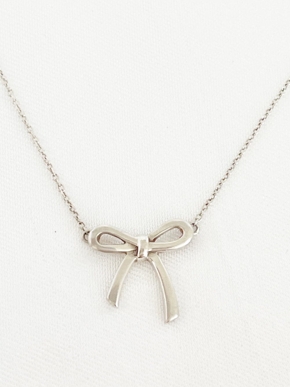 TIFFANY & Co. Sterling Silver Bow Necklace Pendant 925 Minimalist 16 Inch 925
